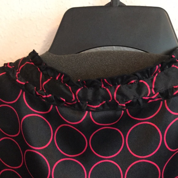 74) Cato blouse.beautifully styled, satiny fabric. - Picture 6 of 9